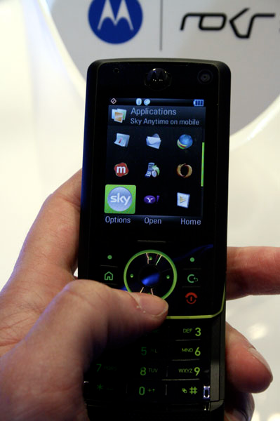 Illustration for article titled Motorola May 07 Mystery Phone Unveiling